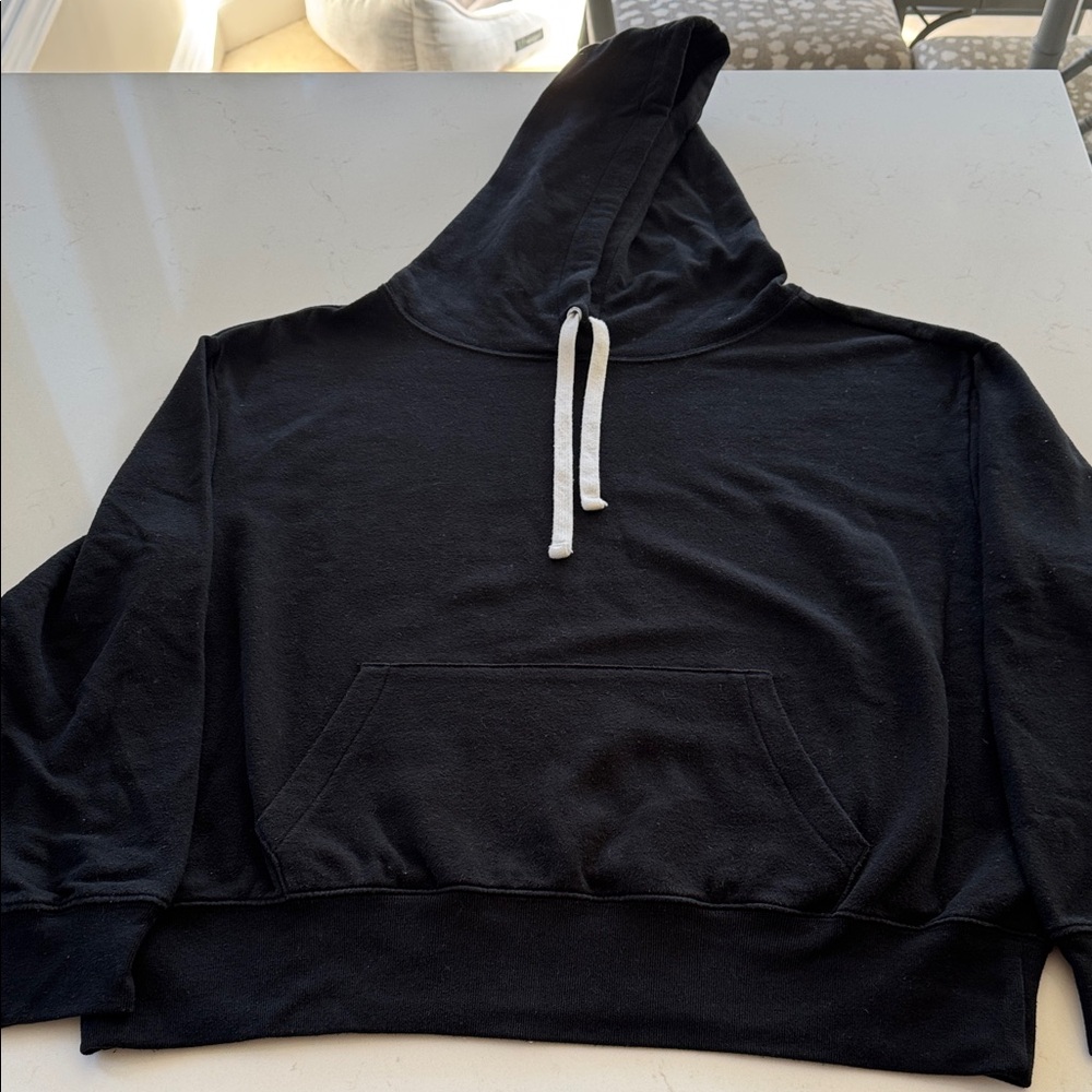 GAP Black Sweatshirt Hoodie with white cord. size: L ✨